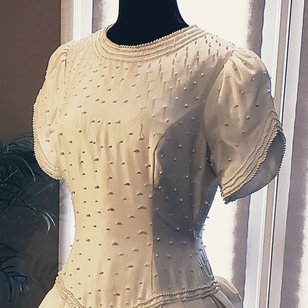 Classic Pearl Vintage Wedding Gown